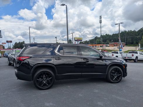Used 2022 Chevrolet Traverse LS FWD image 4