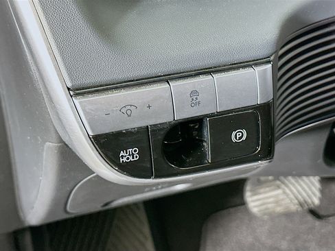 Used 2024 Hyundai Ioniq 5 SE image 17