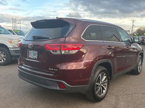 Used 2019 Toyota Highlander XLE w/ Protection Package #3 AWD/4WD image 4
