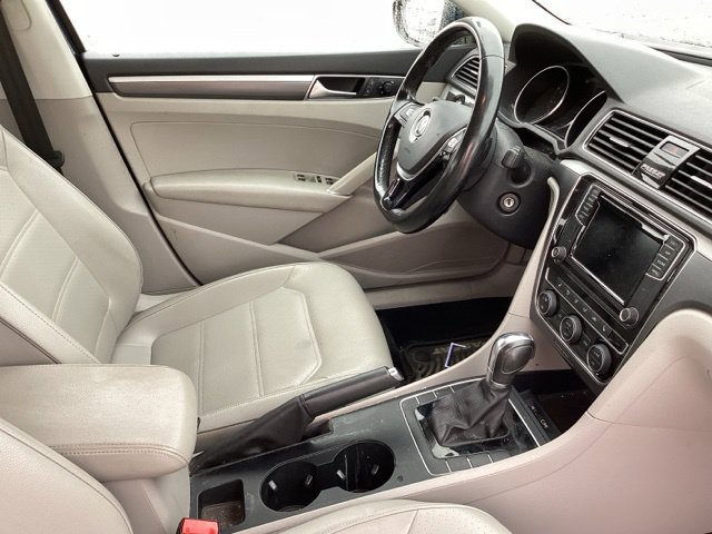 Used 2018 Volkswagen Passat 2.0T R-Line FWD image 17