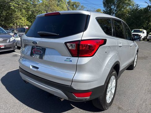 Used 2019 Ford Escape SE image 5