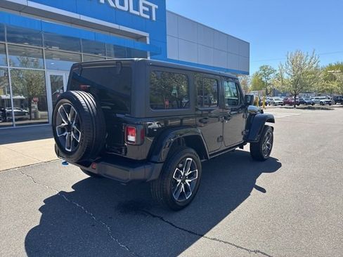 Used 2024 Jeep Wrangler Unlimited w/ Convenience Group AWD/4WD image 6