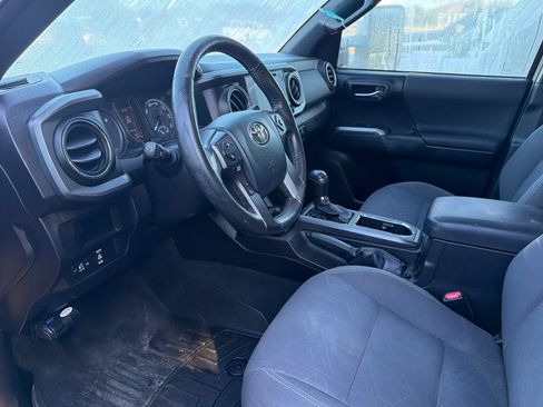 Used 2016 Toyota Tacoma TRD Off-Road w/ Premium & Technology Package AWD/4WD image 3