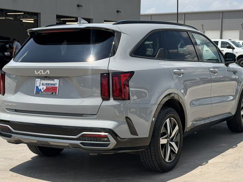 Used 2023 Kia Sorento EX w/ Panoramic Sunroof Package FWD image 6