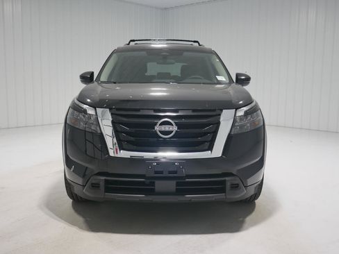 New 2025 Nissan Pathfinder SV w/ Cargo Package image 2