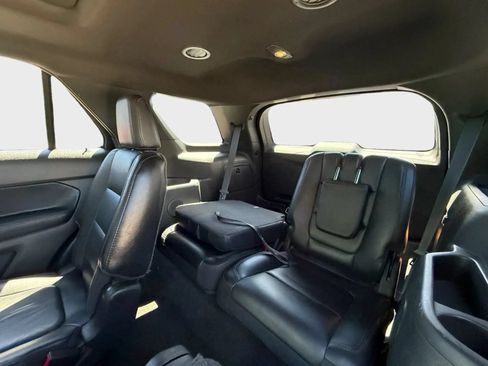 Used 2014 Ford Explorer XLT w/ Equipment Group 202A AWD/4WD image 10