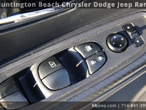 Used 2023 Nissan Versa SV image 11