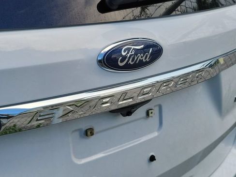 Used 2017 Ford Explorer XLT FWD image 6