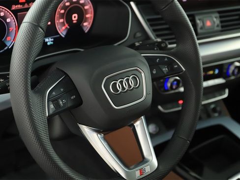 Used 2025 Audi Q5 Prestige w/ Prestige Package image 16