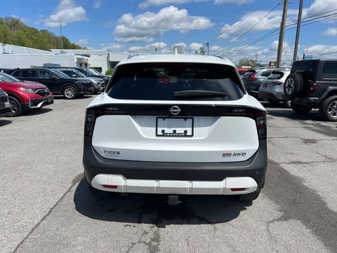 Used 2025 Nissan Kicks SR AWD/4WD image 4