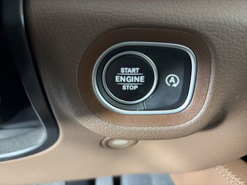 Used 2024 Mercedes-Benz GLS 450 4MATIC image 38