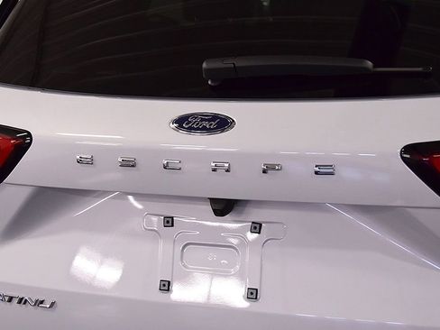 Used 2025 Ford Escape Platinum w/ Premium Technology Package AWD/4WD image 11