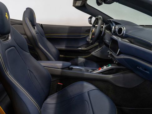 Used 2019 Ferrari Portofino RWD image 16