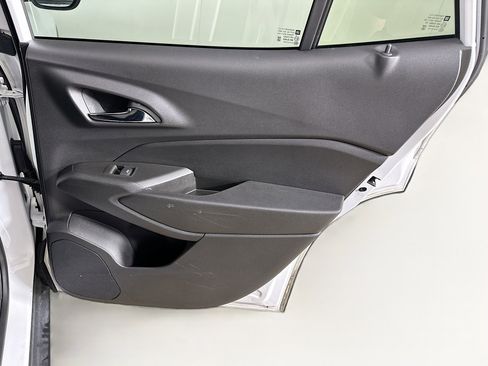 Used 2025 Chevrolet Trax LS FWD image 28