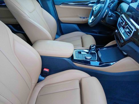 Certified 2025 BMW X4 xDrive30i image 12