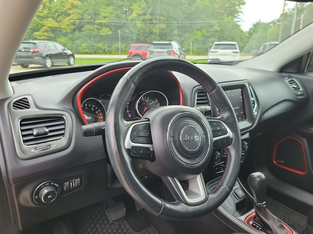 Used 2018 Jeep Compass Trailhawk w/ Leather Interior Group AWD/4WD image 21