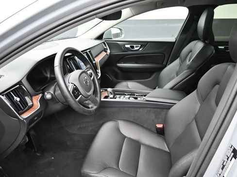 Used 2025 Volvo V60 B5 Cross Country Plus AWD/4WD image 10