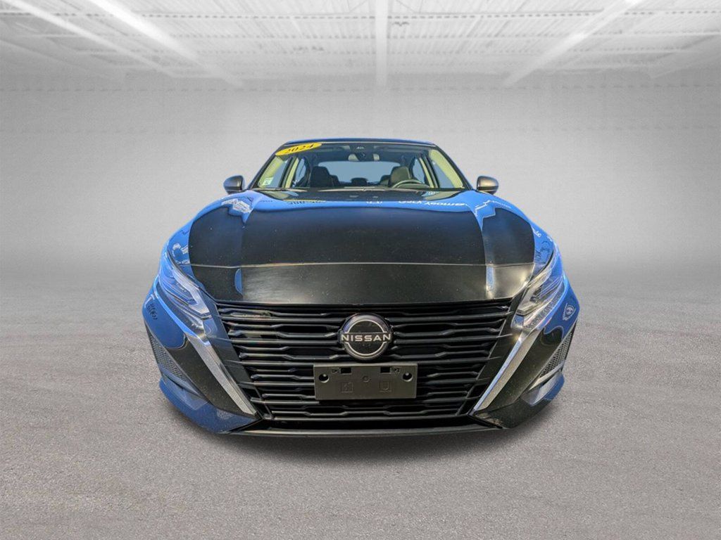 Used 2024 Nissan Altima 2.5 SV FWD image 10