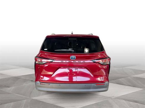 Used 2022 Toyota Sienna XLE w/ XLE Plus Package image 7