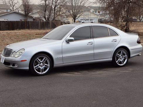Used 2005 Mercedes-Benz E 500 4MATIC image 10
