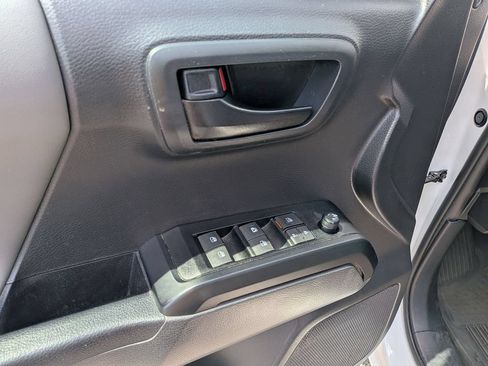Used 2023 Toyota Tacoma SR AWD/4WD image 14