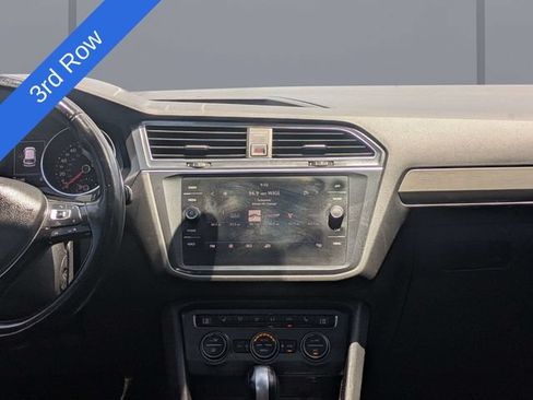Used 2018 Volkswagen Tiguan SE w/ Panoramic Sunroof Package FWD image 18