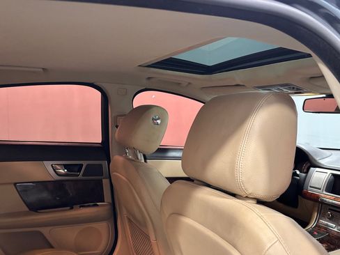 Used 2011 Jaguar XF image 26