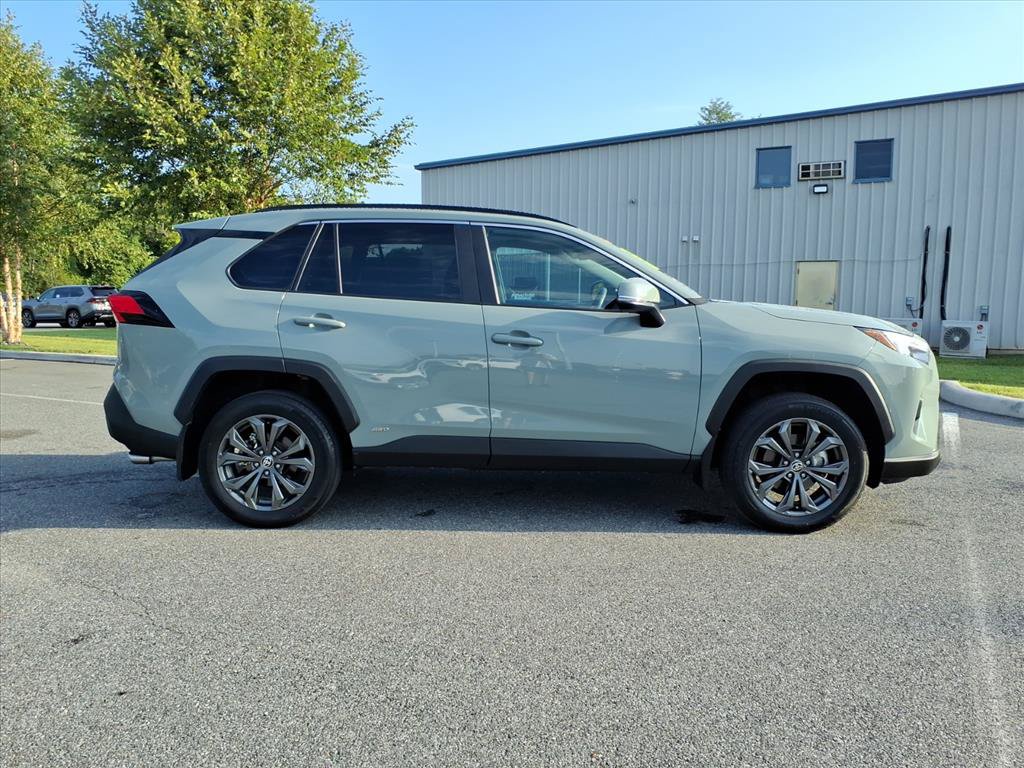 Used 2022 Toyota RAV4 XLE Premium AWD/4WD image 3