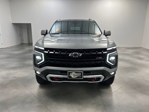 Used 2025 Chevrolet Suburban Z71 AWD/4WD image 2