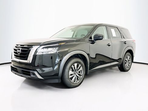 Used 2024 Nissan Pathfinder S image 3