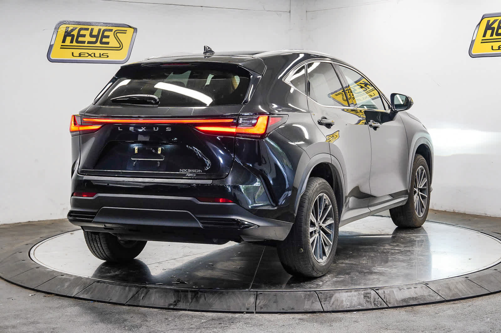 Used 2024 Lexus NX 350h AWD image 4