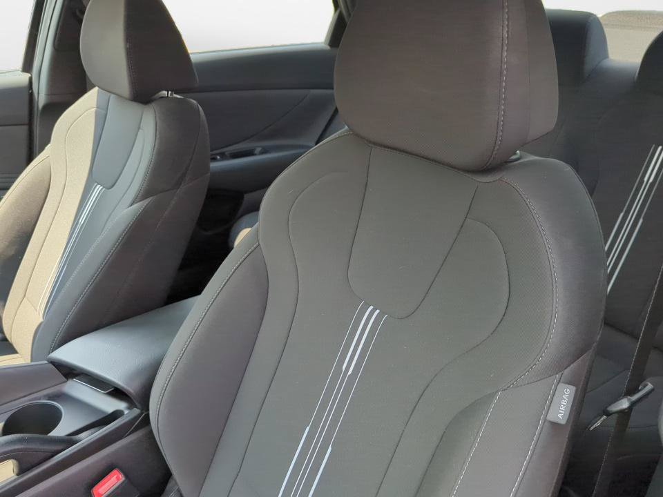 Certified 2025 Hyundai Elantra Sport FWD image 13