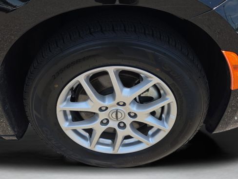 Used 2024 Chrysler Pacifica Touring-L FWD image 34