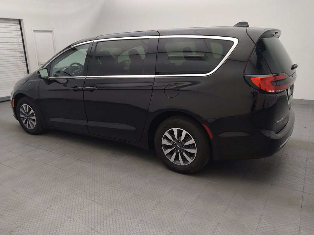 Used 2024 Chrysler Pacifica Limited FWD image 3