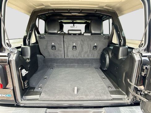 Used 2022 Jeep Wrangler Unlimited Sahara AWD/4WD image 30
