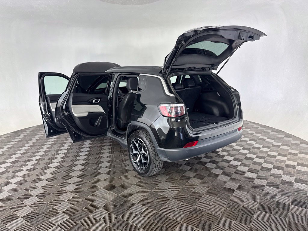 Used 2025 Jeep Compass Limited AWD/4WD image 18
