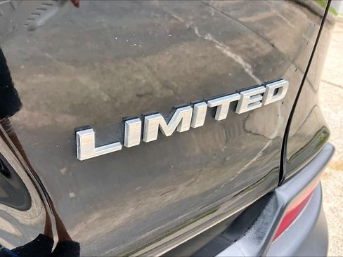 Used 2020 Jeep Cherokee Limited w/ Technology Group FWD image 10
