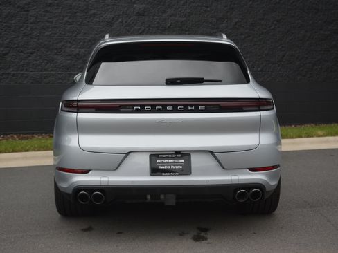 Certified 2025 Porsche Cayenne AWD/4WD image 6