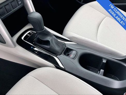 Used 2025 Toyota Corolla Cross L image 18