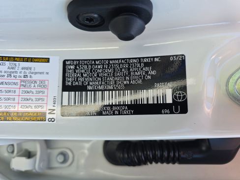Used 2021 Toyota C-HR XLE FWD image 33