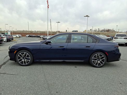 Certified 2023 BMW 760i xDrive AWD/4WD image 4