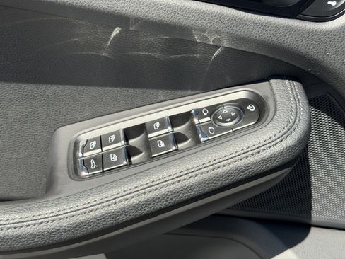 Certified 2024 Porsche Macan AWD/4WD image 21