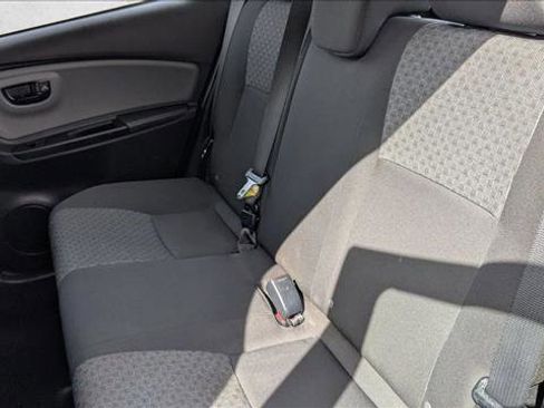 Used 2016 Toyota Yaris L image 21