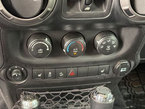 Used 2017 Jeep Wrangler Unlimited Sport w/ Quick Order Package 24S AWD/4WD image 21