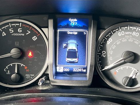 Used 2022 Toyota Tacoma TRD Off-Road image 23