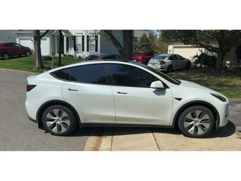 Used 2023 Tesla Model Y Long Range AWD/4WD image 3