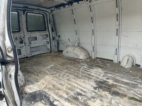 Used 2006 Chevrolet Express 3500 image 10