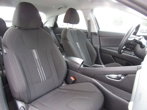 Used 2022 Hyundai Elantra SEL image 41