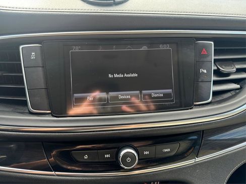 Used 2018 Buick Enclave Essence image 36