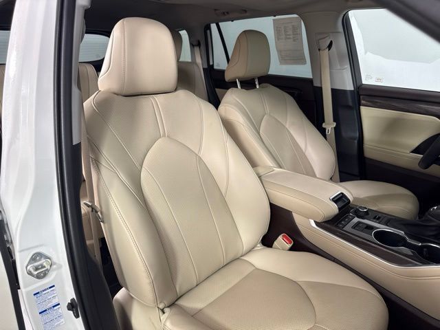 Used 2020 Toyota Highlander Limited AWD/4WD image 24